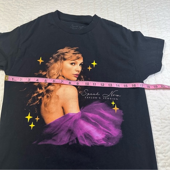 Taylor Swift Black and  Purple SPEAK NOW Graphic Tee Taylor’s Version - Picture 4 of 9